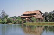 Longhouse. Kulturn vesnice u Kuchingu. Sarawak,  Malajsie.